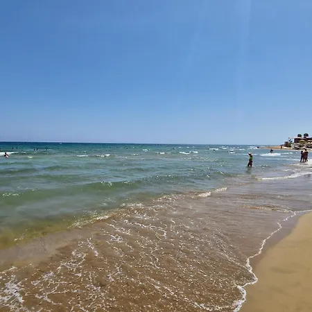 Grand Sapphire 22 Floor B Block 377, Cypr Polnocny *